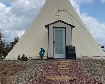 Serenity Stays Mesa Verde Tipi - Dolores - Edificio