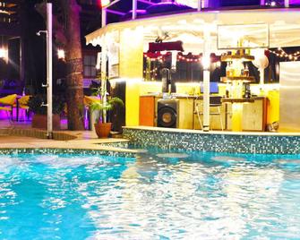 Baga Hideout Resort - Calangute - Bể bơi