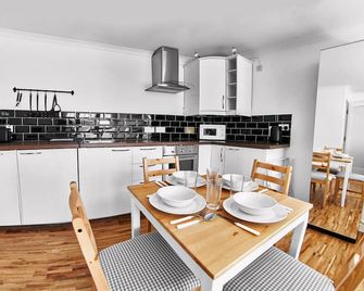 Thistle Apartments - Rose Apartment - Aberdeen - Comedor