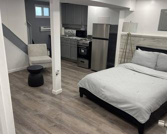 The studio apartment has just been redesigned, with floor walls and furniture! - Mount Vernon