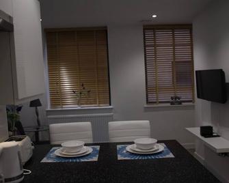Shepherd Apartment - Reading - Dining room