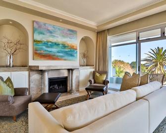 Hermanus Beachfront Lodge - Solar Power - Hermanus - Huiskamer