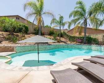 Spacious Pool/Spa Home in Coron@ + 30min to Disneyland - Corona - Pool