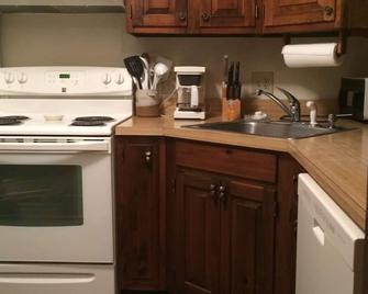 2 Bedroom Condo in Quechee, ~VT~ - a Four Season Community! - Hartford - Kitchen