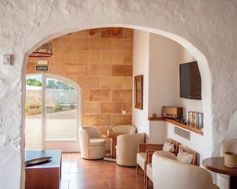 Hotel Rural Binigaus Vell - Es Migjorn Gran - Living room