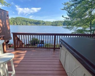 Lakeside Retreat - Hot Tub, Swimming, Boats - Rindge - Balcón