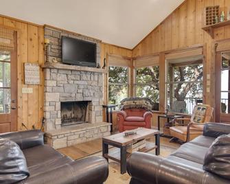 Toledo Bend Lakehouse - Mid Lake Waterfront Home On Main Lake | Amazing Sunsets! - Many - Living room