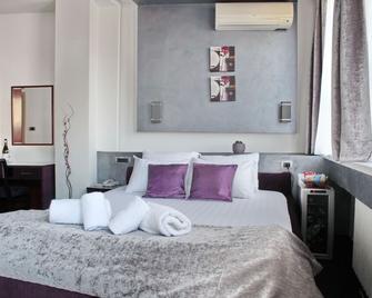 Boutique Hotel Tash Belgrade - Belgrade - Bedroom
