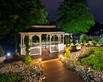 Best Western Plus Concordville Hotel - Glen Mills - Patio