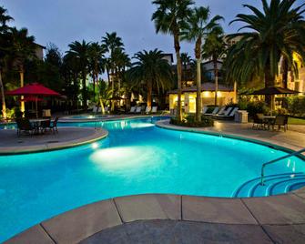 توسكاني سويتس آند كازينو - لاس فيغاس - حوض السباحة