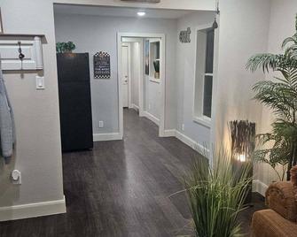 Charming 1-bedroom apartment in welcoming Houston, Texas - Houston - Hallway