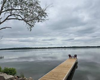 Lake Scugog hideaway - Clarington - Outdoors view