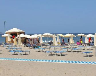 Residence with swimming-pool in Arborea just 300 meters from the beach - Arborea - Plage