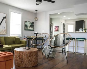 Mini Boutique Hotel Unit 121 The Ella By Evrh - Daytona Beach - Huiskamer