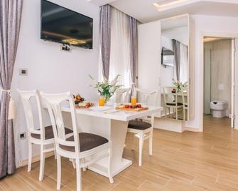 Splendido Mb Apartments - Tivat - Dining room