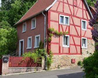 beautiful, detached holiday home in a quiet location - Dannenfels - Gebäude