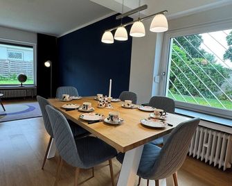 Central and quiet living in Bonn - Bonn - Essbereich