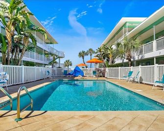 Tropic Terrace Suite #48 - Beachfront Resort - St. Pete Beach - Piscina