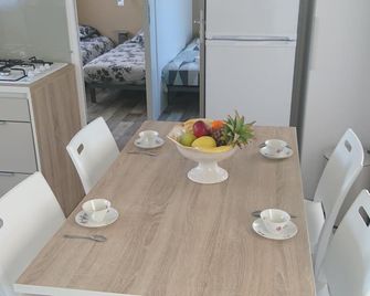 Plf Holidays - Corneilhan - Dining room