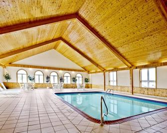 Americas Best Value Inn & Suites Thief River Falls - Thief River Falls - Pool