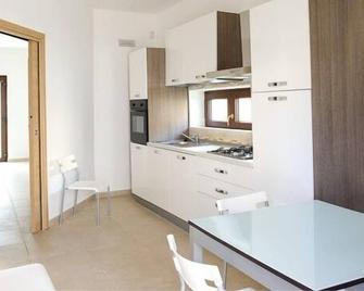 Villa Dimora Mariù, 400 mt from the sea and complete with every comfort. - Taranto - Kitchen