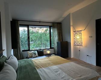 Waste Land Homestay & Resort Chiangmai - San Pa Tong - Bedroom