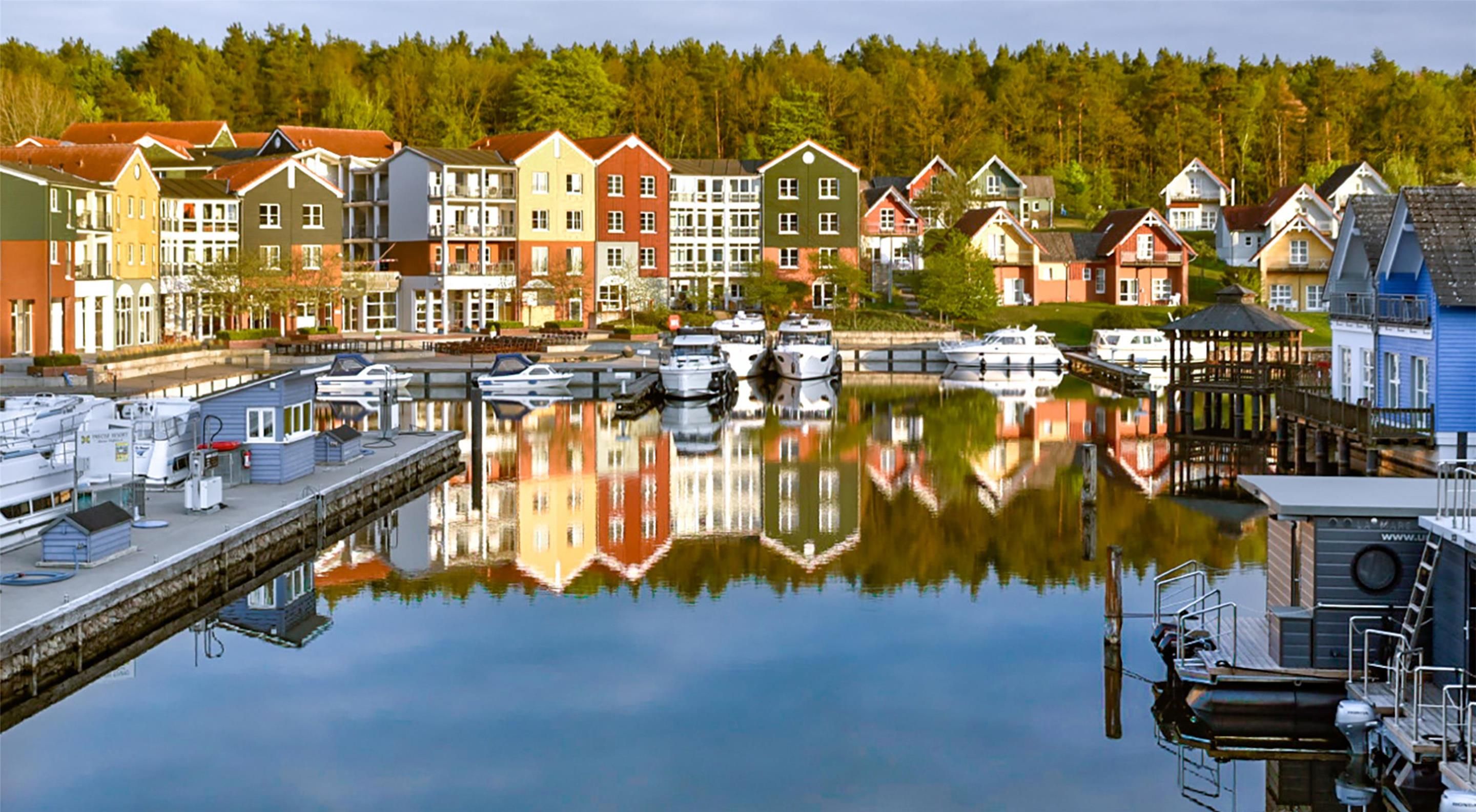Sunday Resort Marina Wolfsbruch - Hotel - Rheinsberg - Building