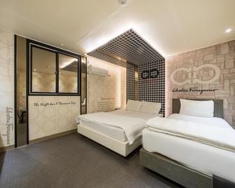 Gumi Indong Zaza - Gumi - Bedroom