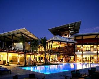 Condo Units Pico De Loro Hamilo Coast - Nasugbu - Pool