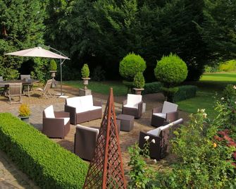 Chambres d'hôtes Château de Courcelette - Hem - Patio