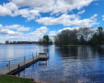Three Bedroom Ranch on the Lake w/ Firepit - Tomahawk