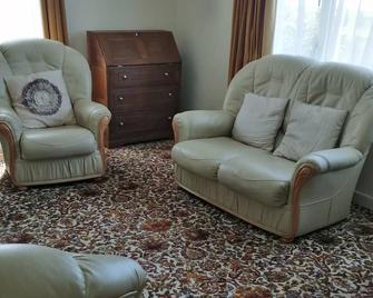 Farmhouse With Secure Private Grounds and 360 degrees views - Llanaber - Sala de estar