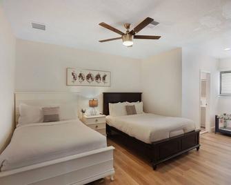 Walk to the Beach! Managed by BNR Vacation Rentals - 勞德代爾堡 - 臥室