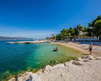 Hotel Sveti Kriz - Trogir - Plaża