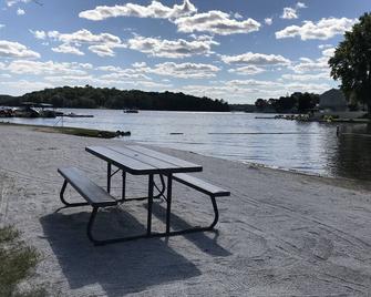 Relaxing getaway near the largest lake in NJ - Lake Hopatcong