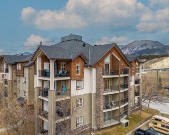 Penthouse Corner | Pool | Hot Tub | Top Floor - Invermere - Gebouw