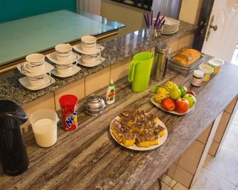 Fica, Vai ter Bolo Hostel - Itajaí - Bufé