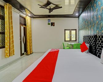 OYO Flagship K1 Hotel And Restaurant - Kanpur - Schlafzimmer