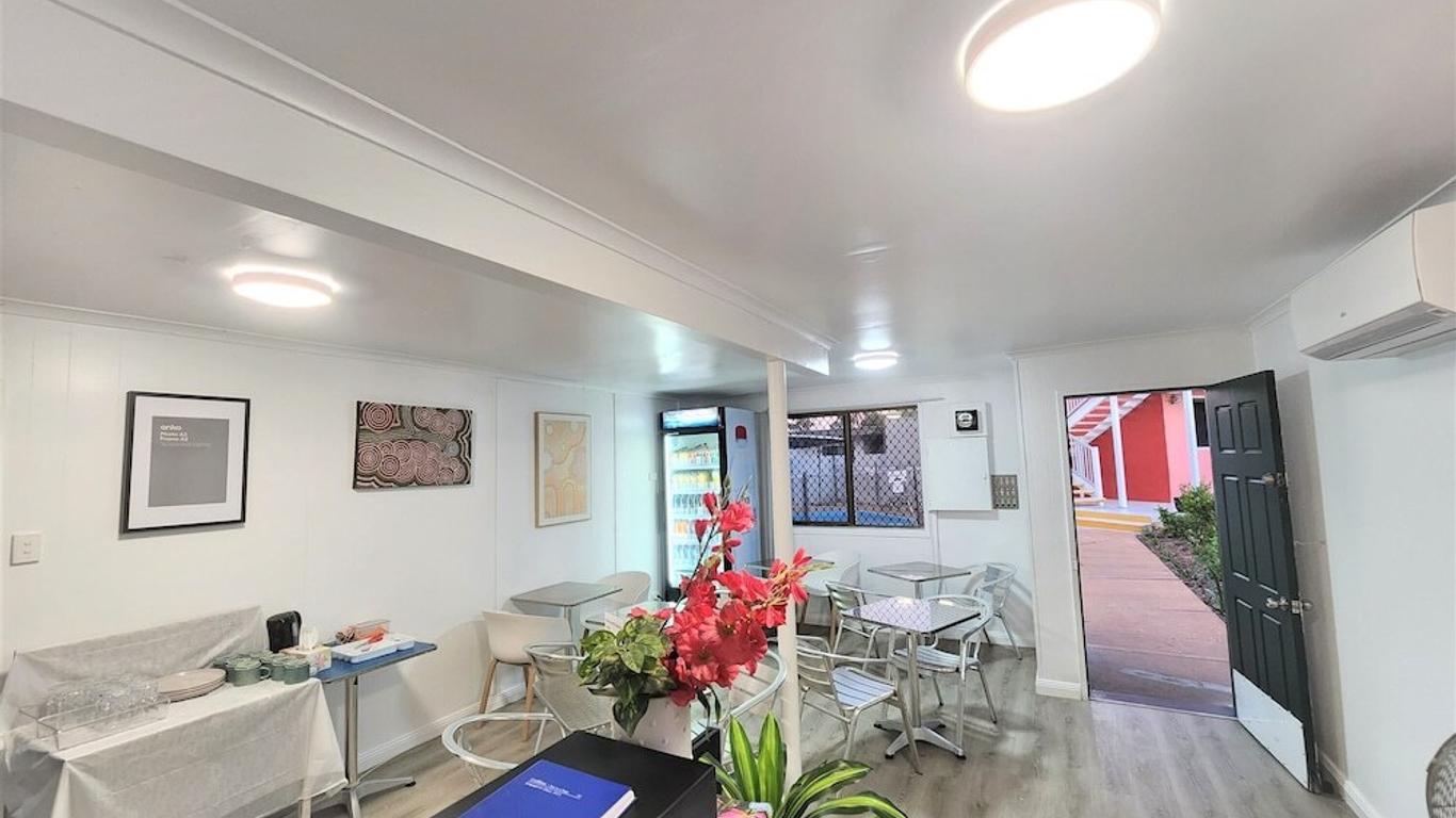 Palm Court Budget Motel Hostel Backpackers