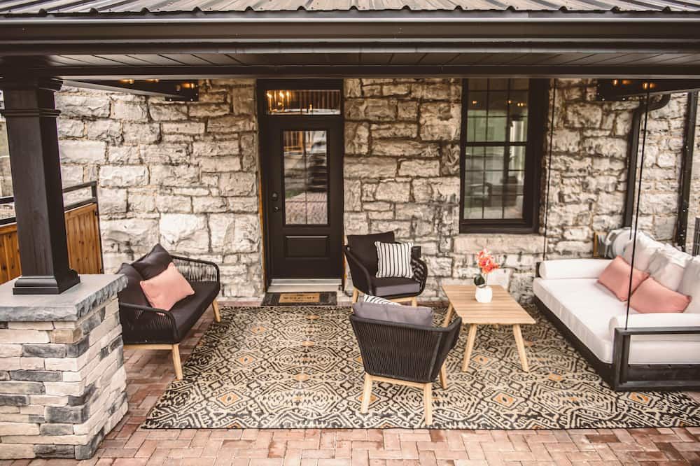 Luxury 2-bedroom Guesthouse near the beautiful Spring Dam in Roaring Spring