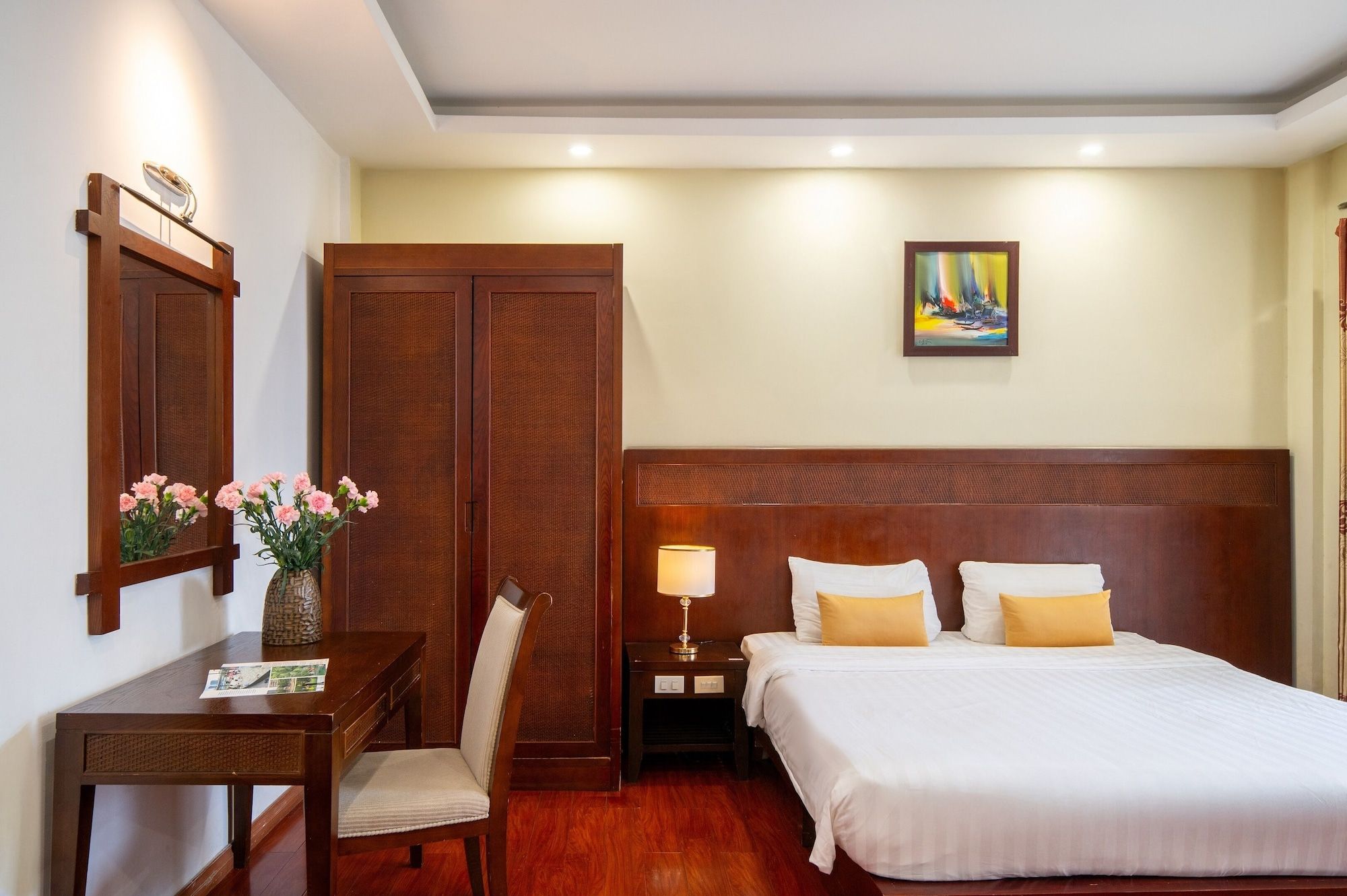 Shine Hue Hotel 2 - היו