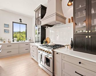 Lake Sunapee Mtn Views La Maison Luxury 4 Bed 3 5 Bath - Newbury - Keuken