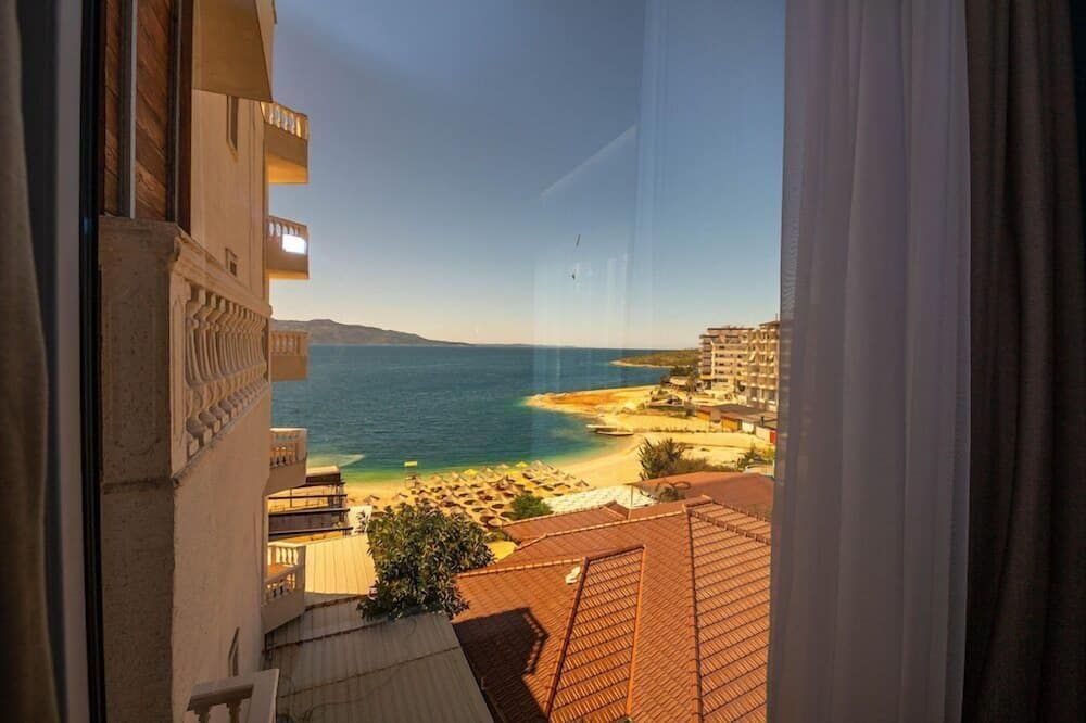 Hotel Apollon Sarande - סאראנדה - מרפסת