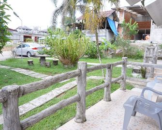 Dahla House Ranong - Ranong - Innenhof