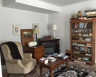 La Maison Collins B&B - Granby - Wohnzimmer