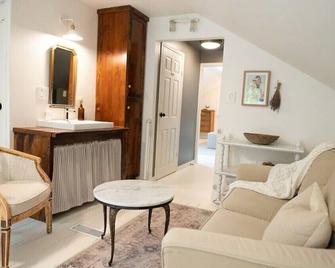 Vine Haven Studio - Lincoln