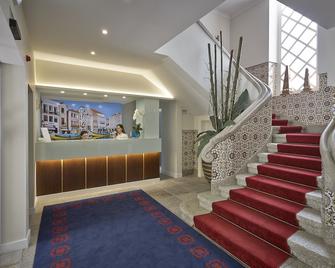 Welcome In - Suites & Hostel - Aveiro - Recepció
