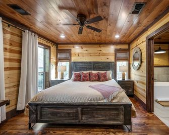 Creekside Cabin Perfect for Family Getaways in Broken Bow, Oklahoma - Broken Bow - Slaapkamer