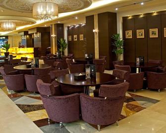 Dar Al Eiman Royal Hotel - Mecca - Restaurant