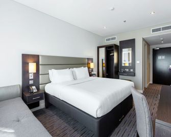 Premier Inn Doha Airport - Doha - Bedroom